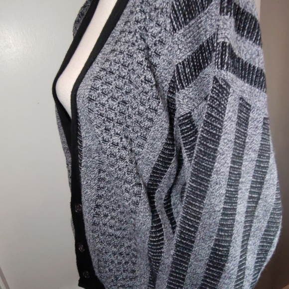 Vintage jantzen cardigan HAS BEEN SOLD DO NOT BUY OR ACCEPT OFFERS! - Picture 9 of 12